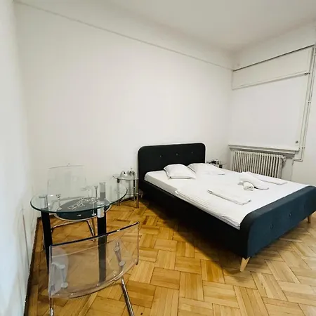 Iancu * Βουκουρέστι