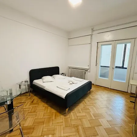 Iancu * Βουκουρέστι